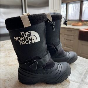The North Face Kids' Alpenglow Extreme III Winter Boots